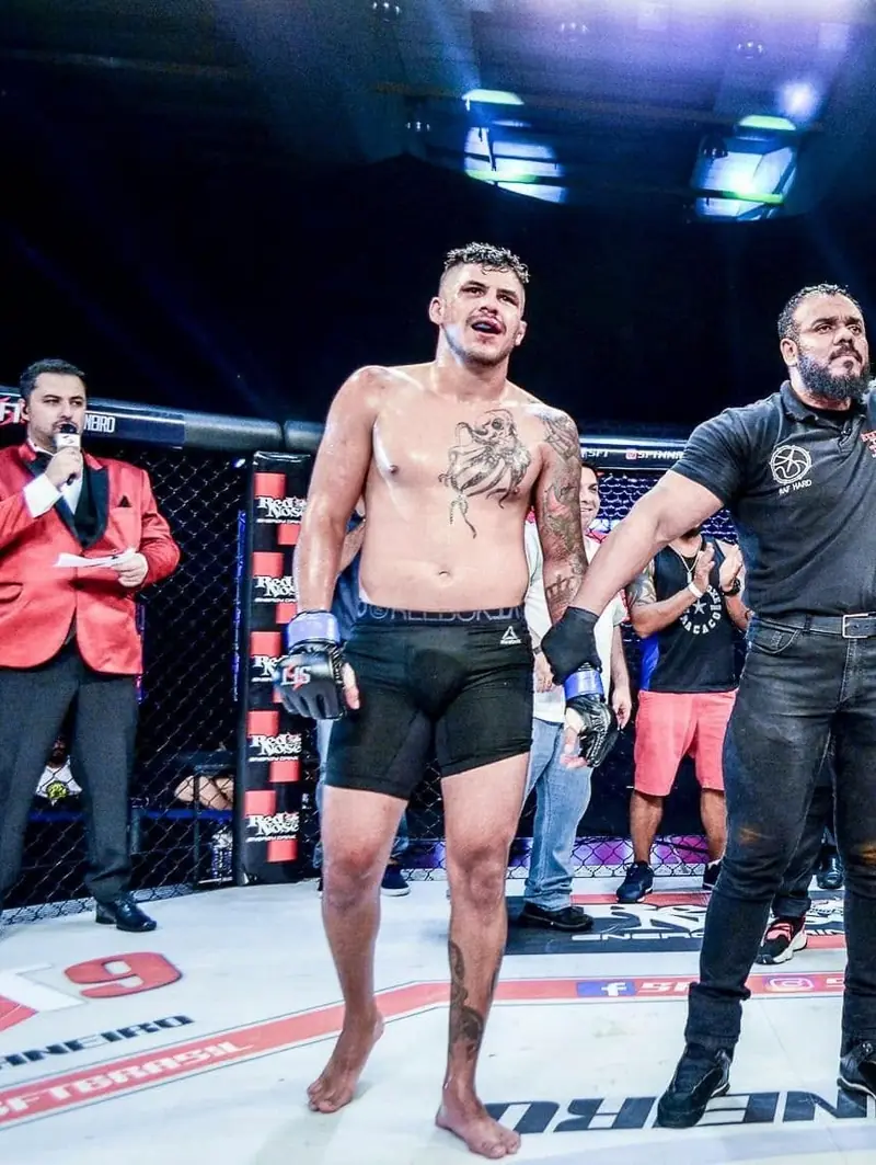 Kevem declarado vencedor no cage