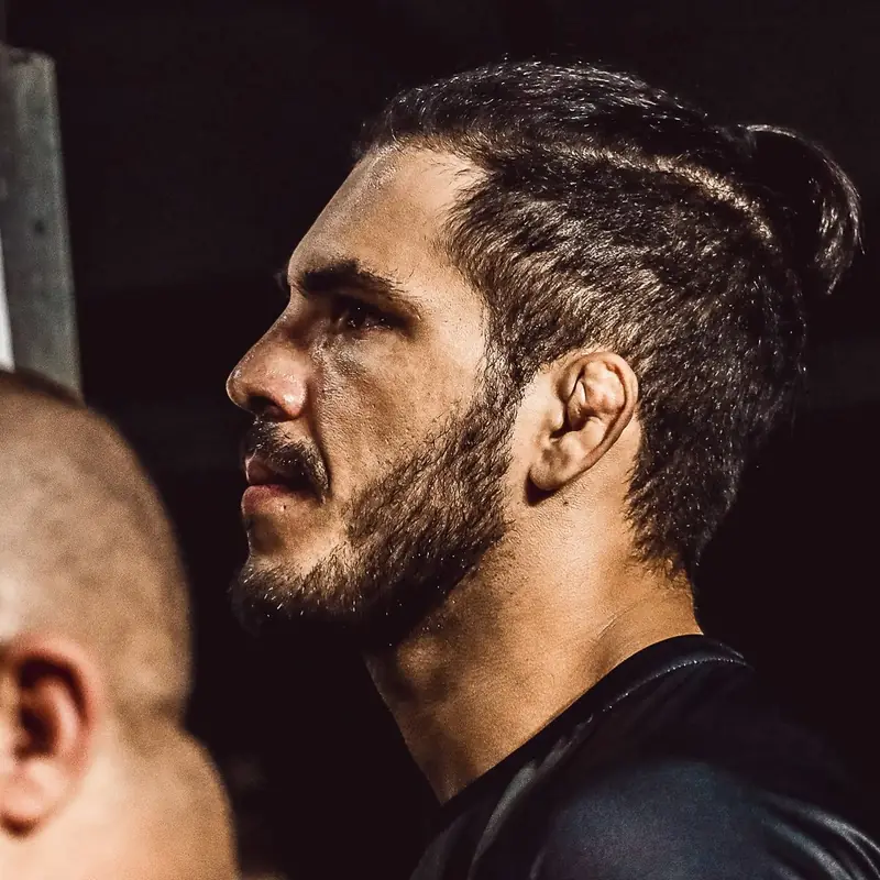 Kevem in profile, focused before the fight