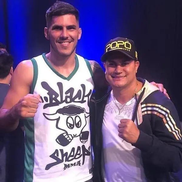 Kevem com Acelino Popó Freitas nos bastidores do evento