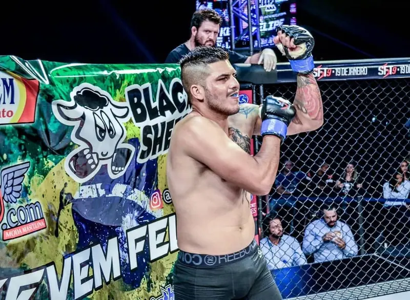 Kevem warms up in the cage before the fight