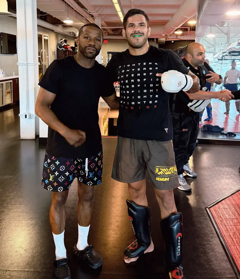 Kevem com Floyd Mayweather no Instituto de Performance do UFC
